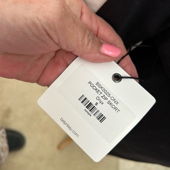 NWT Belyn Key Onyx Pocket Zip Skort - Picture 8 of 8